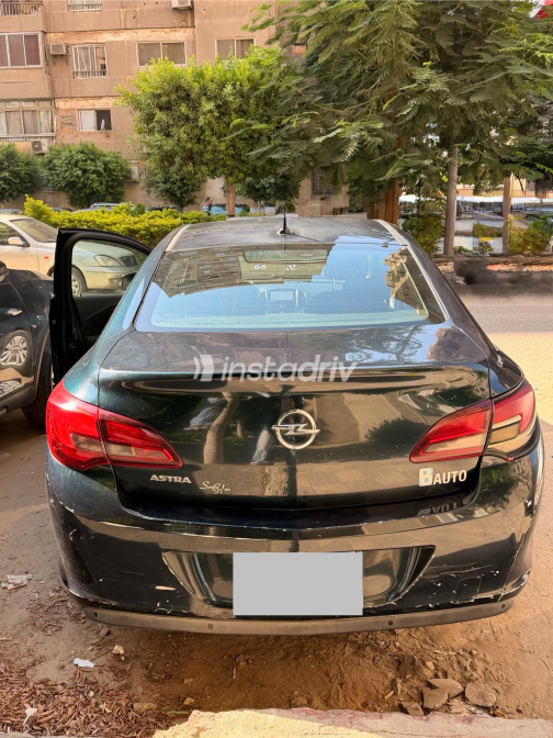 Opel Astra 2016 Green Automatic Used for Sale in Maadi - 5