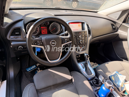 Opel Astra 2016 Green Automatic Used for Sale in Maadi - 6