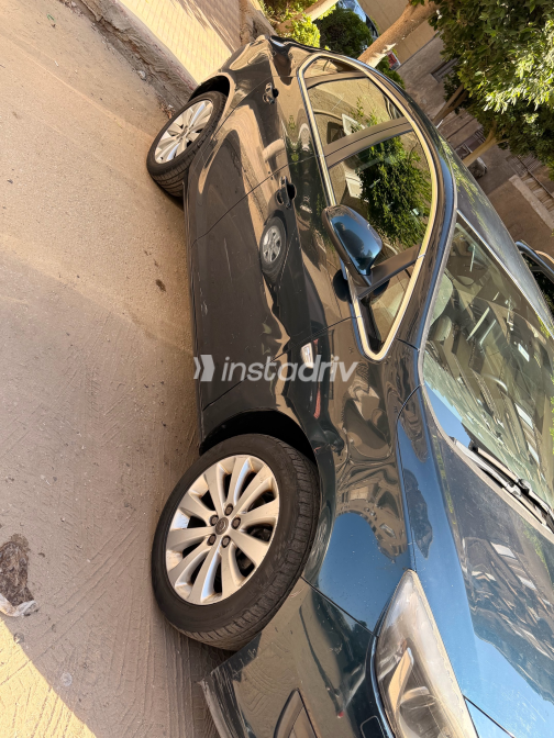Opel Astra 2016 Green Automatic Used for Sale in Maadi - 7