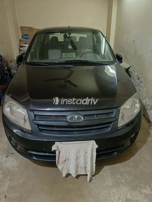 Lada Granta 2017 Black Manual Used for Sale in El Haram - 2