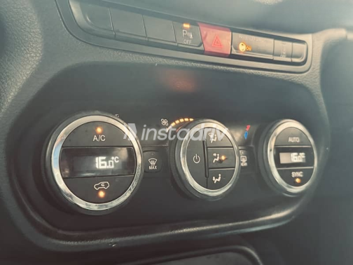 Jeep Renegade 2016 Black Automatic Used for Sale in Heliopolis - 9