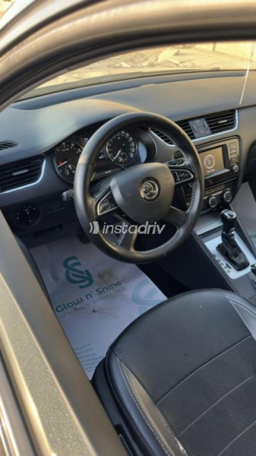 Skoda Octavia A7 2015 Black Automatic Used for Sale in Al Shorouk - 3