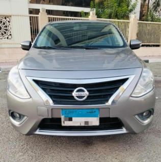 نيسان صنى 2018 رمادي أوتوماتيك مستعملة للبيع في مدينة نصر