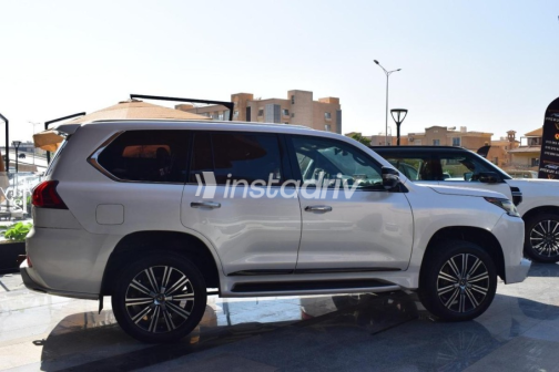 لكزس Lx 2021 أبيض أوتوماتيك مستعملة للبيع في القاهرة - 10