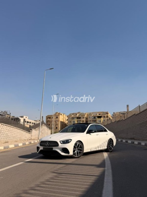 مرسيدس E 200 2021 أبيض أوتوماتيك مستعملة للبيع في القاهرة - 1