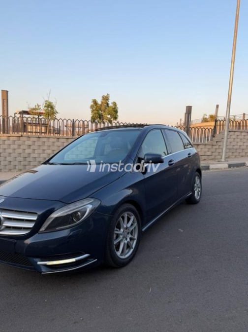 مرسيدس B 200 2013 أزرق غامق أوتوماتيك مستعملة للبيع في القاهرة - 1