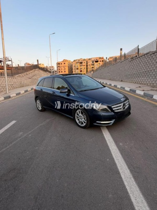 مرسيدس B 200 2013 أزرق غامق أوتوماتيك مستعملة للبيع في القاهرة - 5