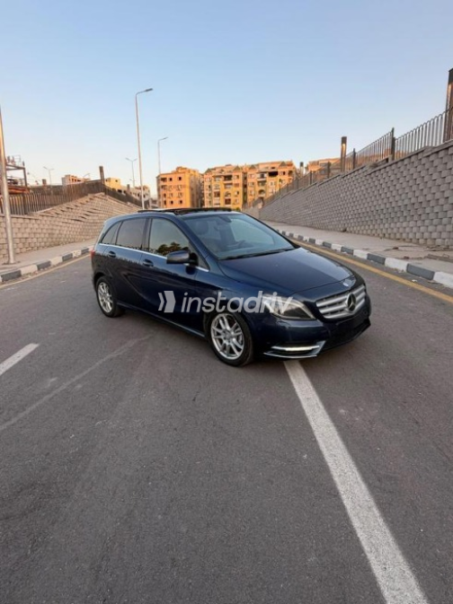 مرسيدس B 200 2013 أزرق غامق أوتوماتيك مستعملة للبيع في القاهرة - 6