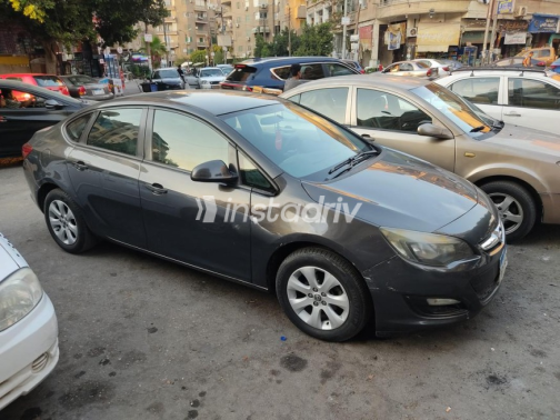 اوبل أسترا 2014 رمادي غامق أوتوماتيك مستعملة للبيع في القاهرة - 6