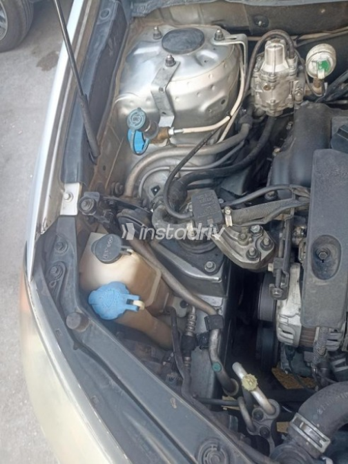 Hyundai Elantra HD 2017 White Automatic Used for Sale in Ain Shams - 3