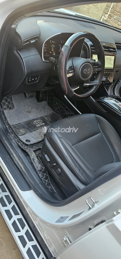 Hyundai Tucson 2023 White Automatic Used for Sale in Greater Cairo ( Cairo + Giza) - 3