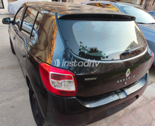 Renault Sandero 2016 Black Manual Used for Sale in Nasr city - 3