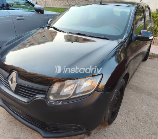 Renault Sandero 2016 Black Manual Used for Sale in Nasr city - 4