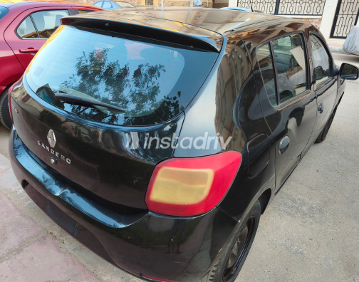 Renault Sandero 2016 Black Manual Used for Sale in Nasr city - 5