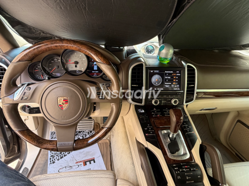 Porsche Cayenne S 2011 Brown Automatic Used for Sale in Madinaty - 2