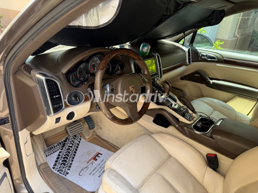 Porsche Cayenne S 2011 Brown Automatic Used for Sale in Madinaty - 3