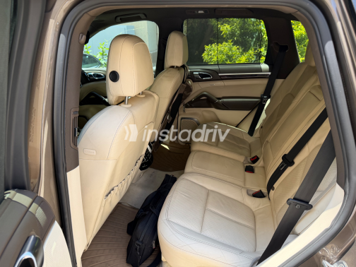 Porsche Cayenne S 2011 Brown Automatic Used for Sale in Madinaty - 4