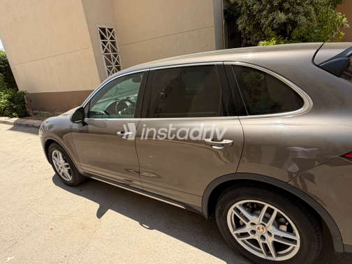Porsche Cayenne S 2011 Brown Automatic Used for Sale in Madinaty - 5