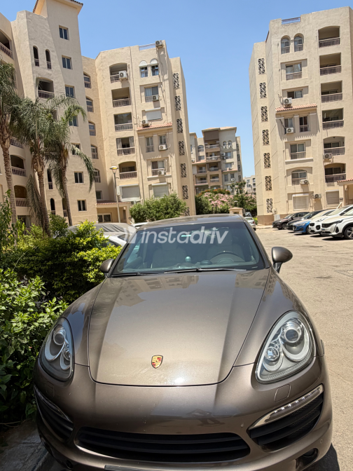 Porsche Cayenne S 2011 Brown Automatic Used for Sale in Madinaty - 6