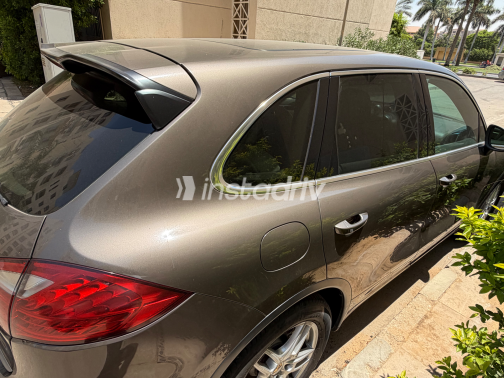 Porsche Cayenne S 2011 Brown Automatic Used for Sale in Madinaty - 10
