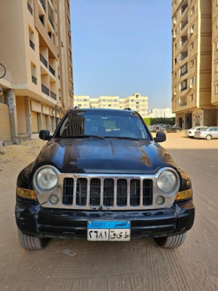 جيب ليبيرتى 2005 أسود أوتوماتيك مستعملة للبيع في القاهرة