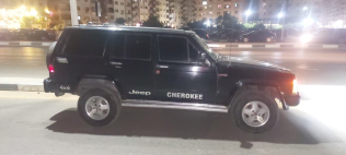 جيب شيروكي 1994 أسود يدوي مستعملة للبيع في المعادى