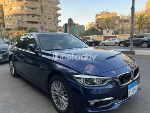 Mercedes C 300 2020 Dark Blue Automatic Used for Sale in Heliopolis - 2