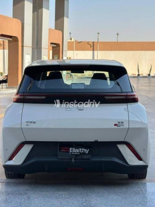 بى واى دى‬ سيجال 2025 أبيض أوتوماتيك مستعملة للبيع في القاهرة - 4