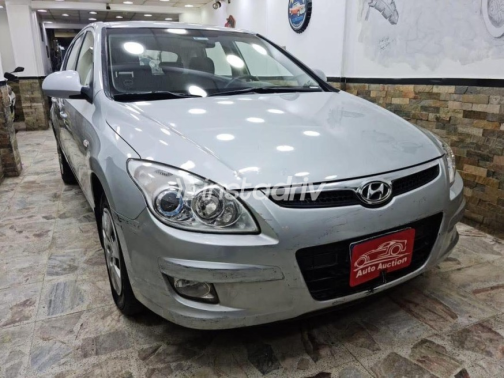 Hyundai I30 2009 Silver Automatic Used for Sale in Cairo - 8
