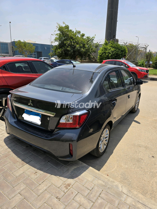ميتسوبيشي اتراج 2025 رمادي CVT مستعملة للبيع في المعادى - 5