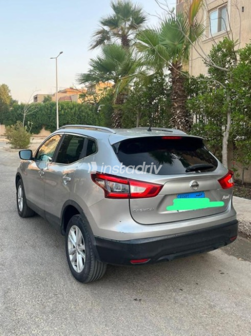 Nissan Qashqai 2017 Silver Automatic Used for Sale in Al Shorouk - 2