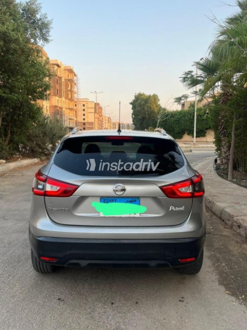 Nissan Qashqai 2017 Silver Automatic Used for Sale in Al Shorouk - 3