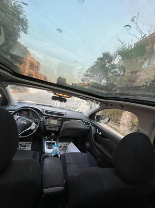 Nissan Qashqai 2017 Silver Automatic Used for Sale in Al Shorouk - 5