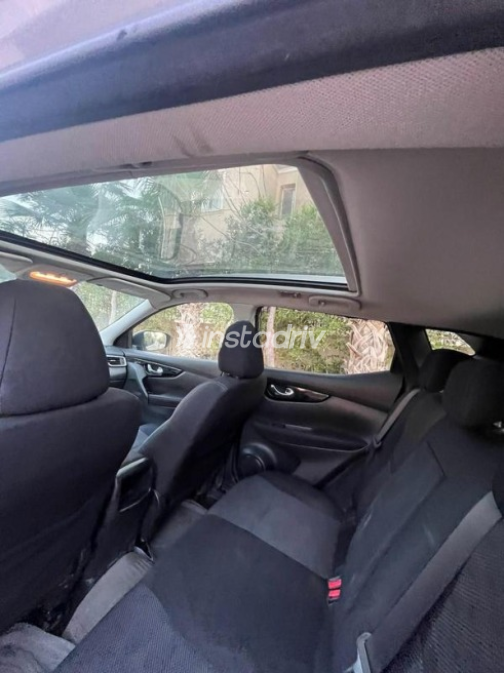 Nissan Qashqai 2017 Silver Automatic Used for Sale in Al Shorouk - 6