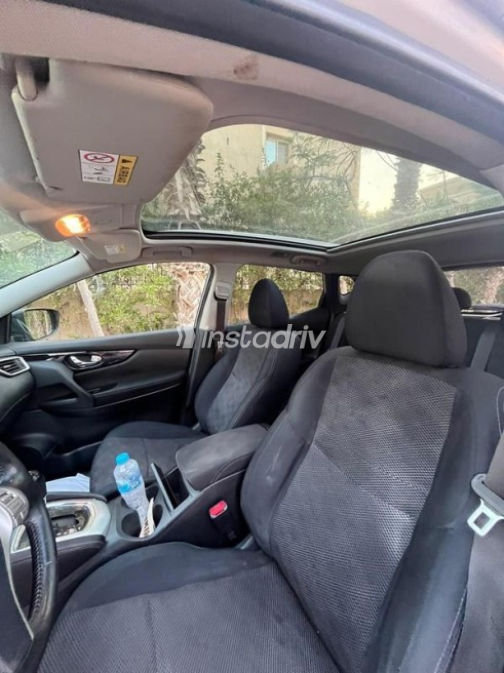 Nissan Qashqai 2017 Silver Automatic Used for Sale in Al Shorouk - 7