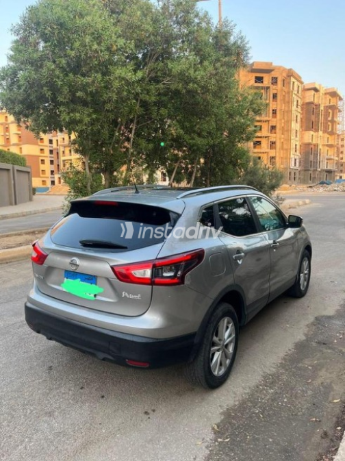 Nissan Qashqai 2017 Silver Automatic Used for Sale in Al Shorouk - 9