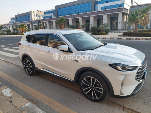 Jetour X70 Plus 2024 White Automatic Used for Sale in Cairo - 2