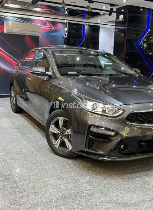 كيا سيراتو 2019 رمادي غامق أوتوماتيك مستعملة للبيع في الفيوم - 3