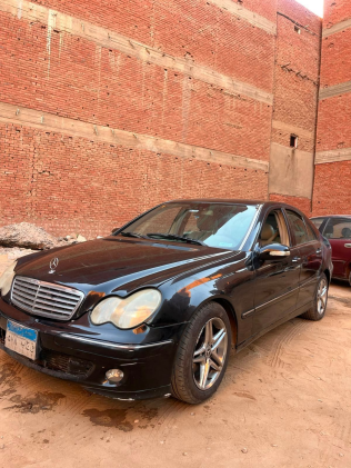 مرسيدس C 200 2005 أسود يدوي مستعملة للبيع في القاهرة