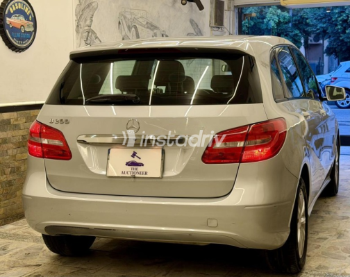 Mercedes B 200 2013 Silver Automatic Used for Sale in Cairo - 2