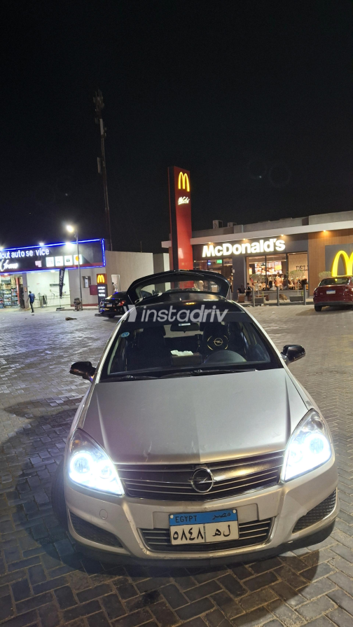 Opel Astra 2008 Silver Automatic Used for Sale in Cairo - 2