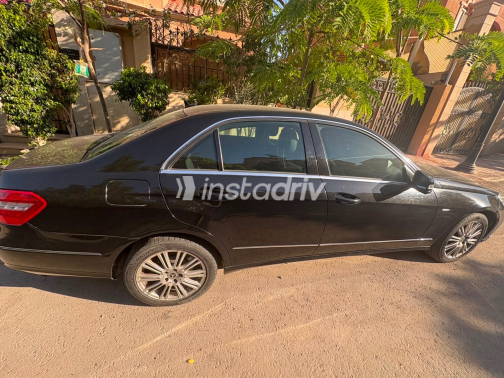 Mercedes E 250 2011 Black Automatic Used for Sale in Giza - 1