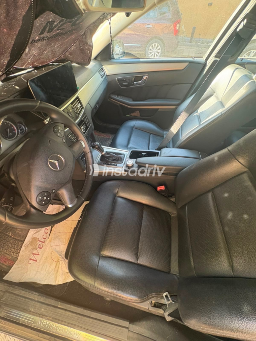 Mercedes E 250 2011 Black Automatic Used for Sale in Giza - 4