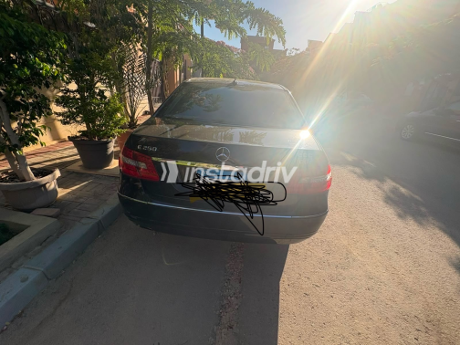 Mercedes E 250 2011 Black Automatic Used for Sale in Giza - 5