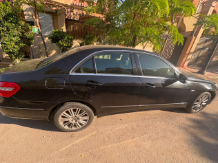 مرسيدس E 250 2011 أسود أوتوماتيك مستعملة للبيع في الجيزة