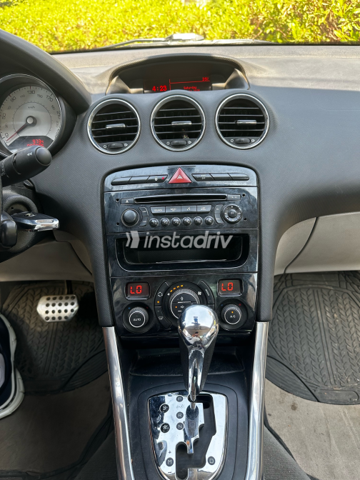 Peugeot 308 2011 Red Automatic Used for Sale in Cairo - 6
