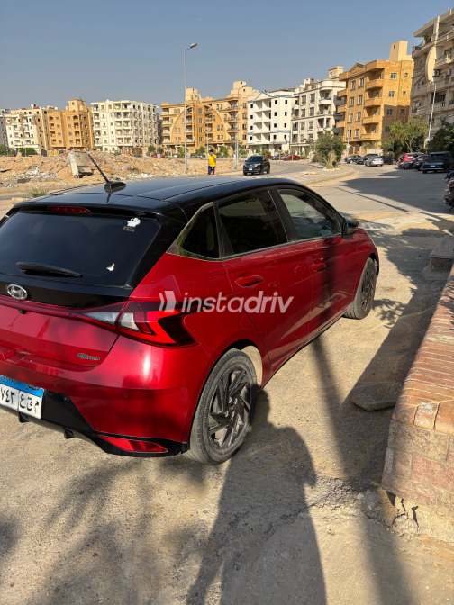 هيونداي I20 2022 أحمر أوتوماتيك مستعملة للبيع في القاهرة - 4