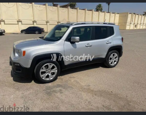 Jeep Renegade 2016 Silver Automatic Used for Sale in Cairo - 2