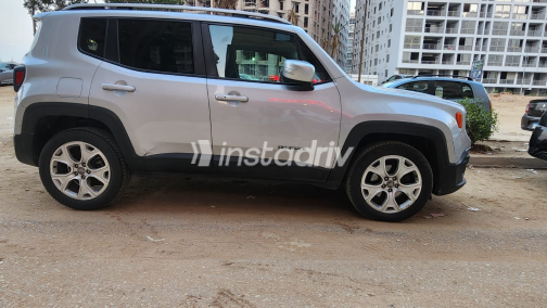 Jeep Renegade 2016 Silver Automatic Used for Sale in Cairo - 3