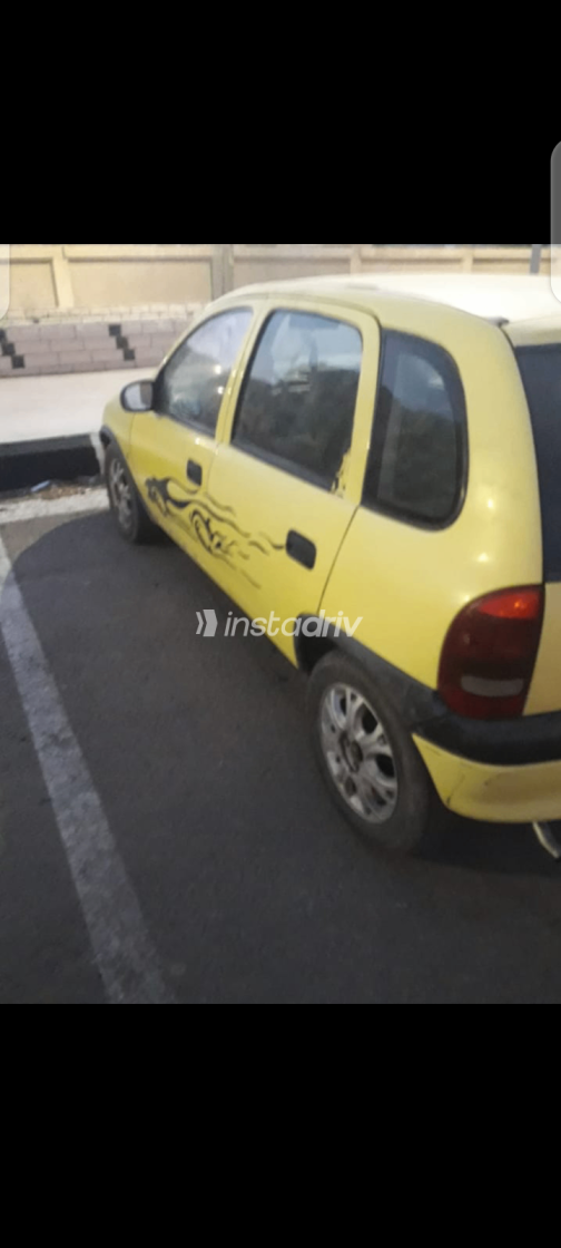 اوبل كورسا 2000 أصفر يدوي مستعملة للبيع في العاشر من رمضان - 1